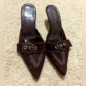 8.5 Gianni Bini Brown Suede Kitten Heel
